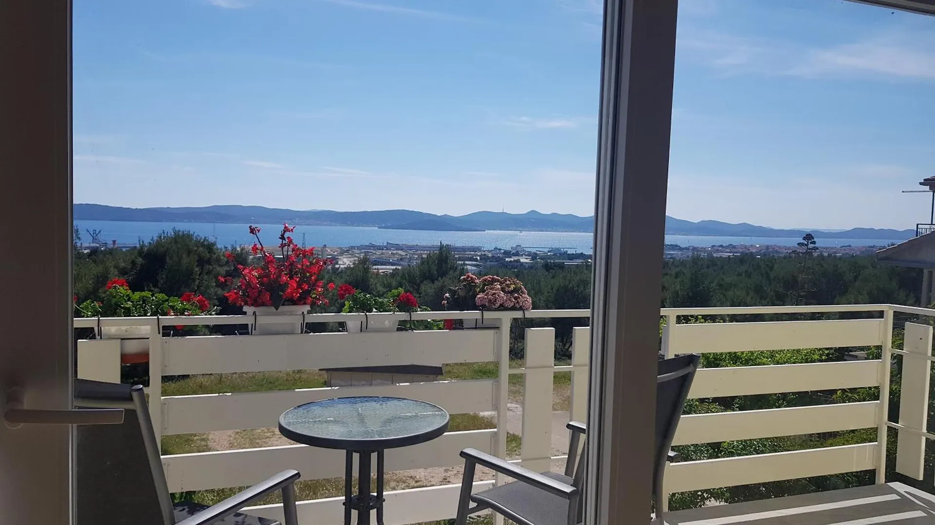 Sea View Apartment Suzana