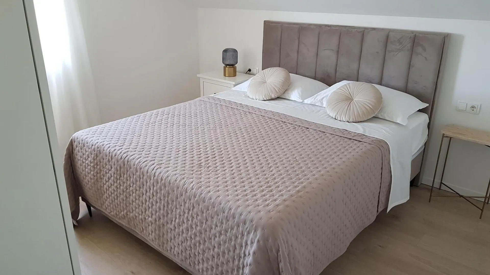 Sea View Apartment Suzana