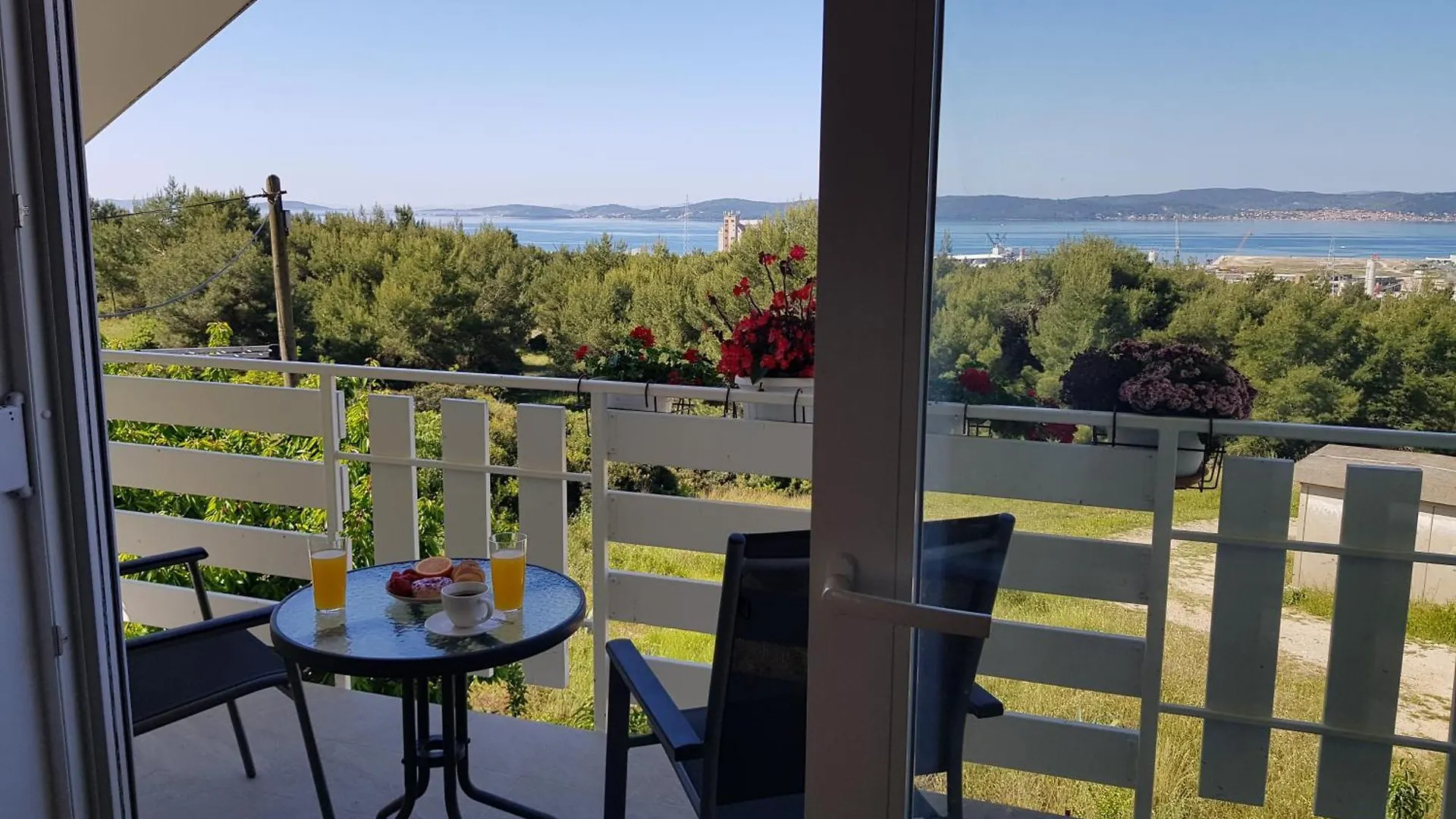 Sea View Apartment Suzana
