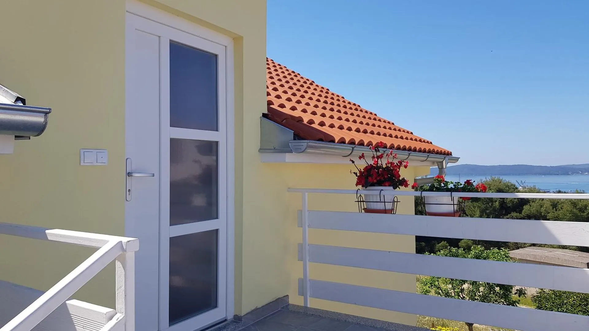 Sea View Apartment Suzana